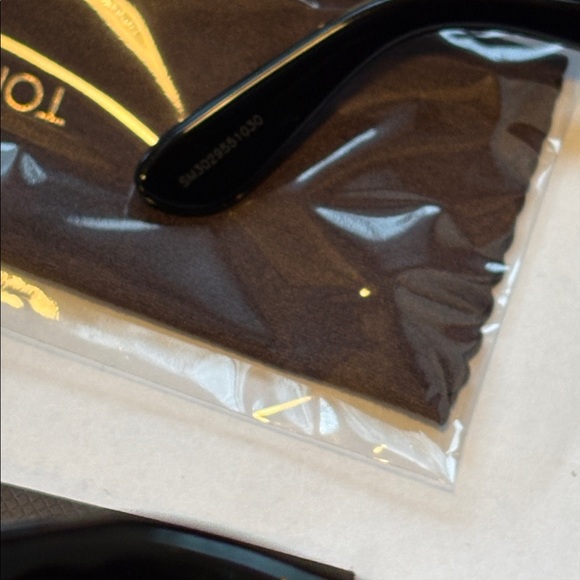 Tom Ford NIB Penny FT1086 Sunglasses in Black Full Inclusion 55 - 19 - 135 - Picture 10 of 16